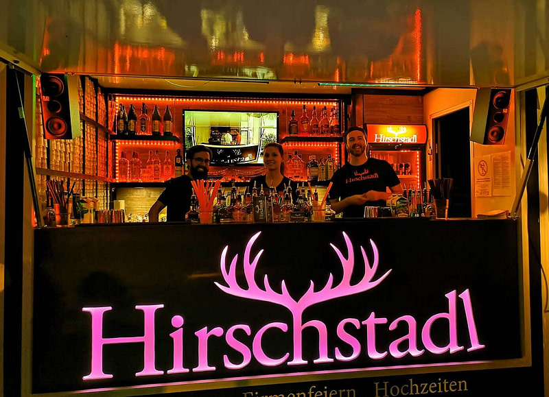 Fahrbare Cocktailbar für den Großraum München mit bis zu vier Barkeepern für Cocktail Catering